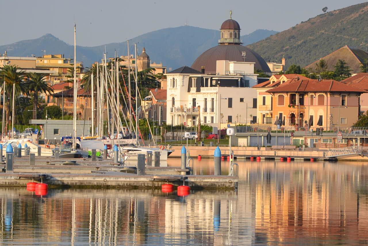 Residence Villa Chiara Loano Bagian luar foto